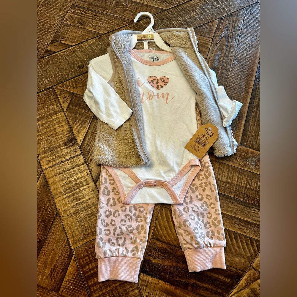 Chick pea 3 piece set 12 months. New with tags